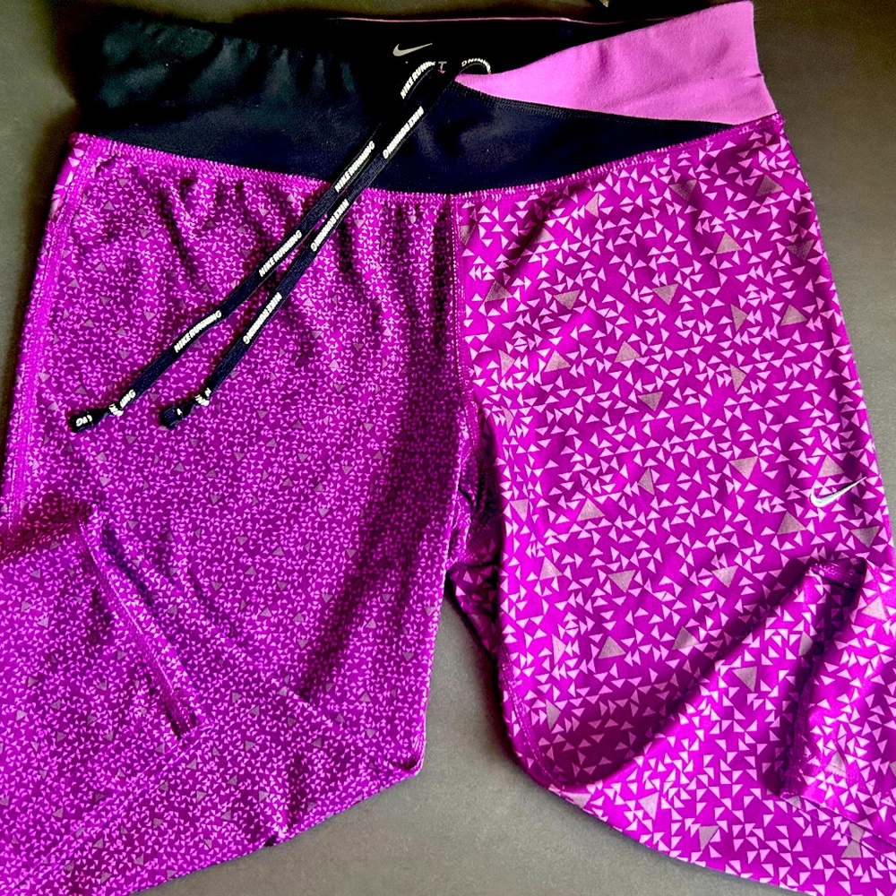 Nike Women Dri-Fit Twisty Printed Crop Capri Leggings PURPLE Sz M